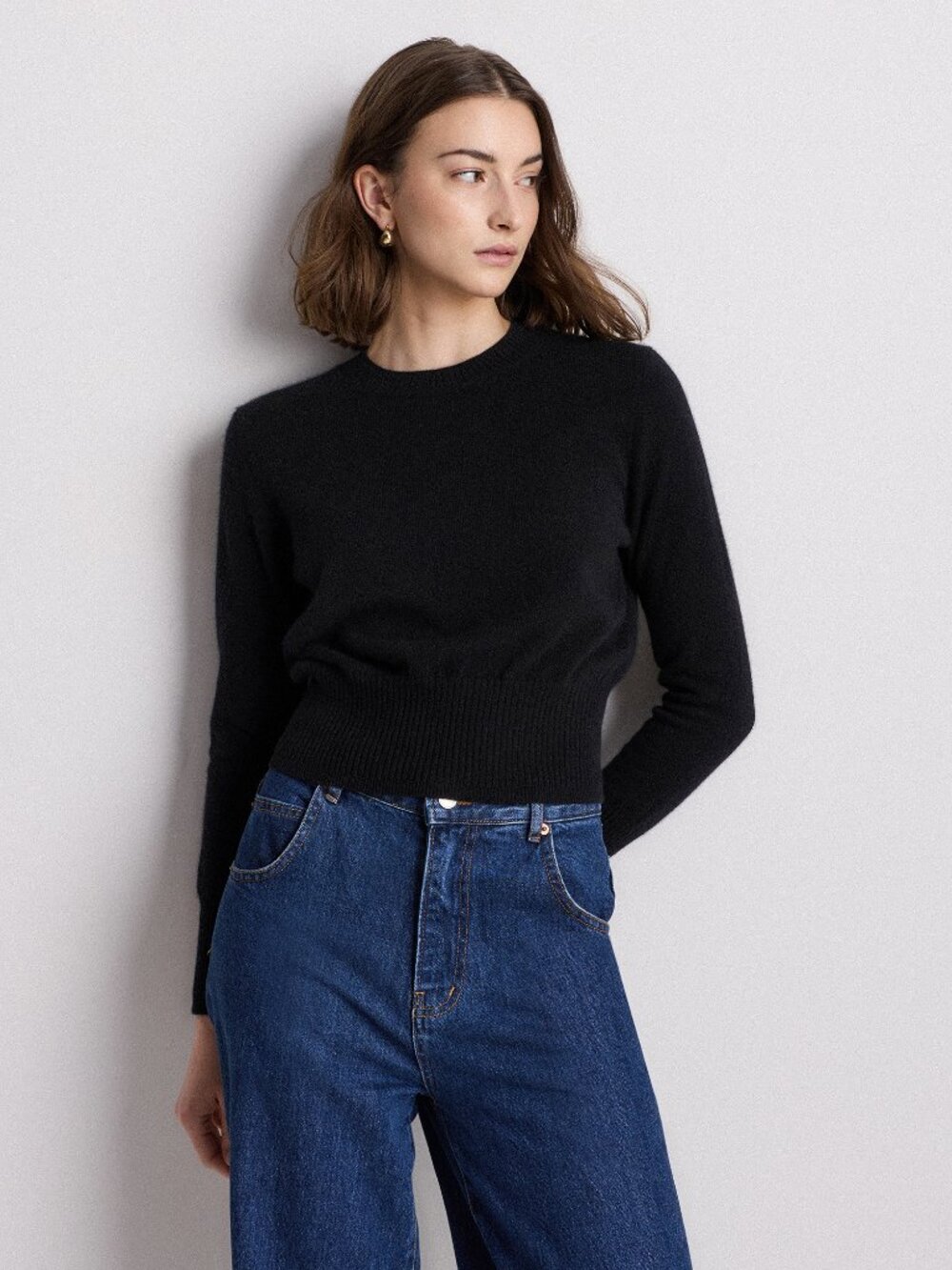 Cashmere Shrunken Crewneck Sweater in Black